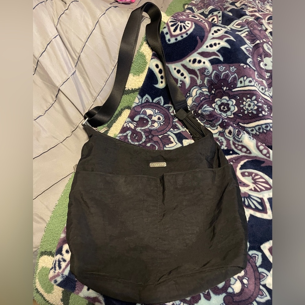 Baggallini Black Hobo Crossbody Shoulder‎ Bag Travel Vacation Basic Casual